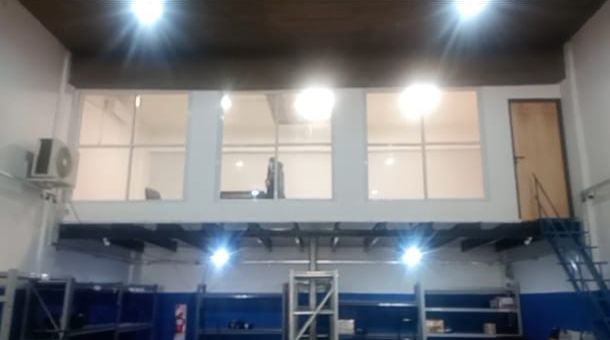 Obra industrial — galpón con oficinas